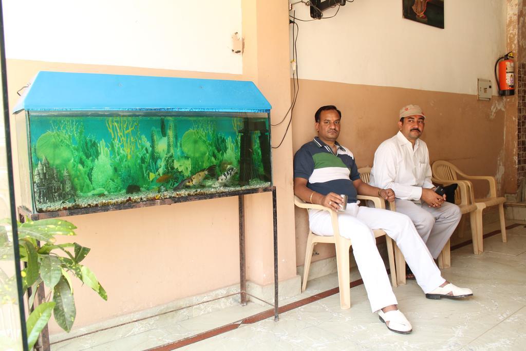 Krishnam Guest House Mathura Zewnętrze zdjęcie