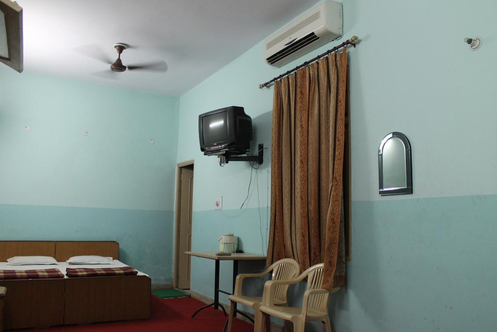 Krishnam Guest House Mathura Zewnętrze zdjęcie